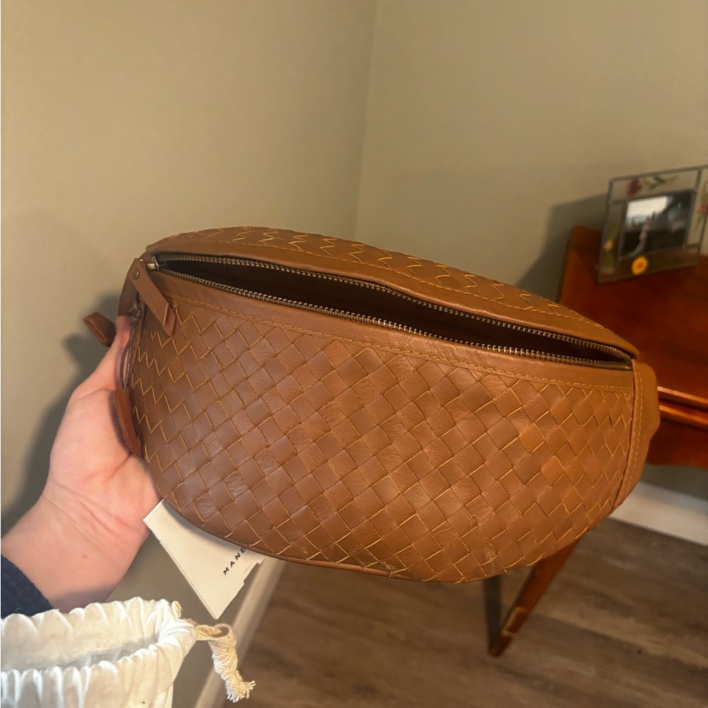 Mandrn Tan Woven Atlas